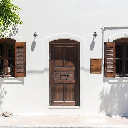 Daphne's Konaki In Pachia Ammos